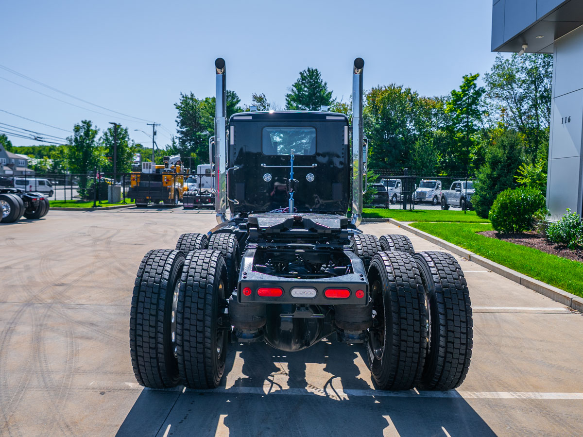 2027 Peterbilt 589 in Plainville, MA — photo 5