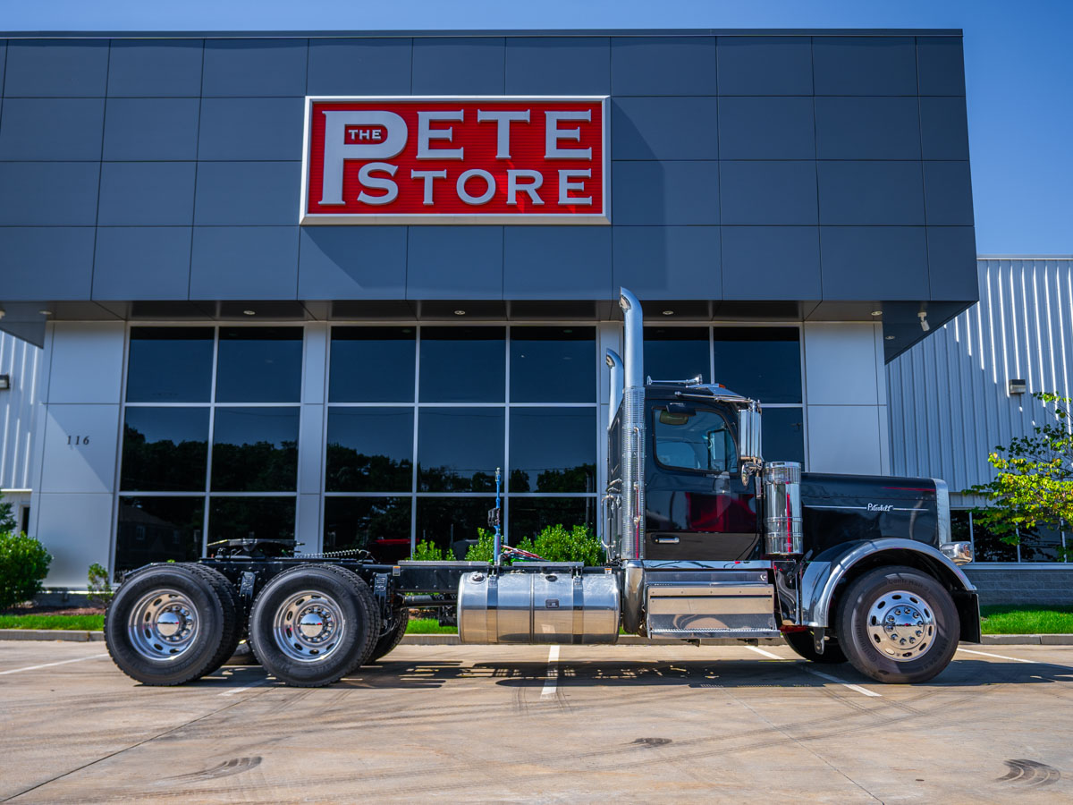 2027 Peterbilt 589 in Plainville, MA — photo 7