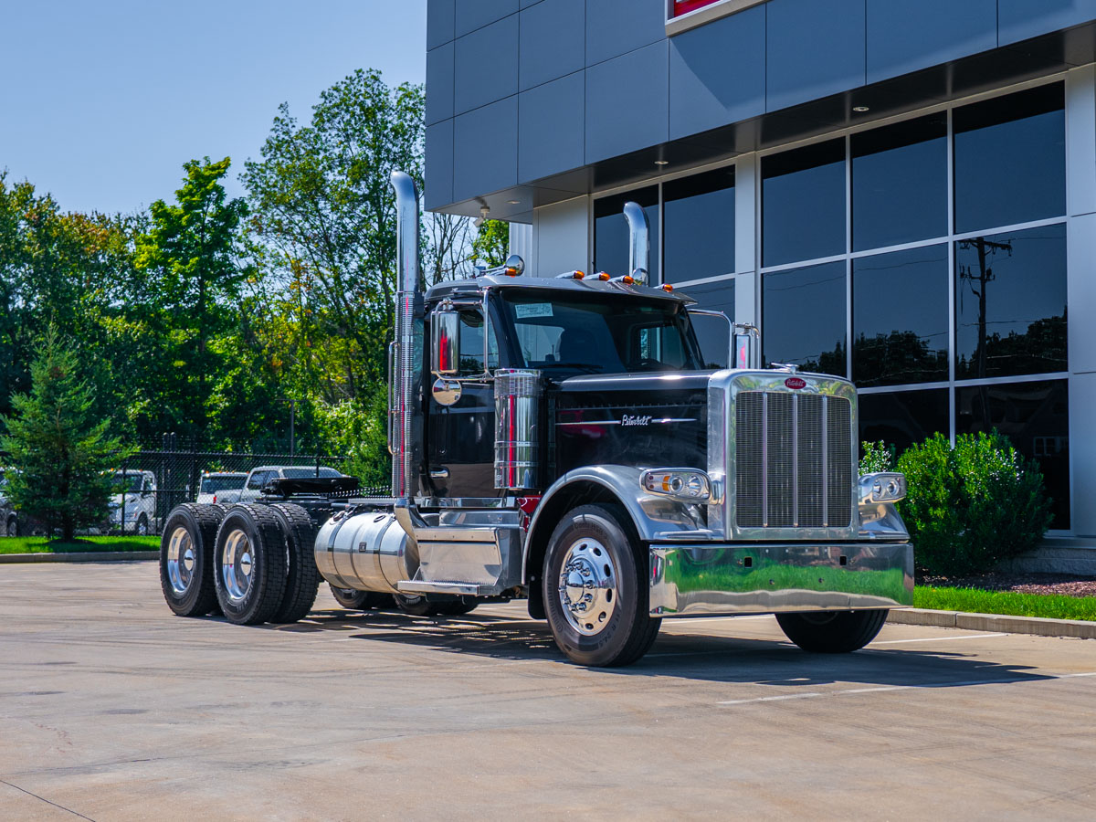 2027 Peterbilt 589 in Plainville, MA — photo 8