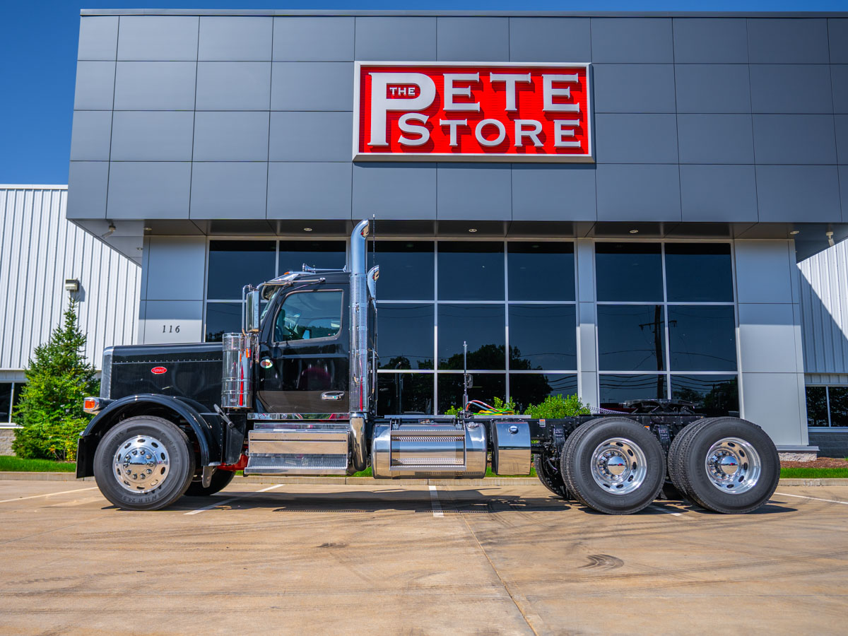 2027 Peterbilt 589 in Plainville, MA — photo 3