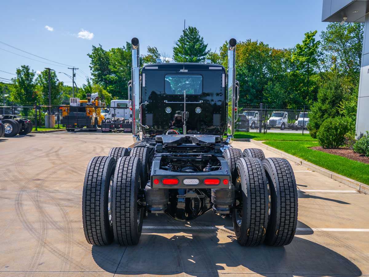 2027 Peterbilt 589 in Plainville, MA — photo 5