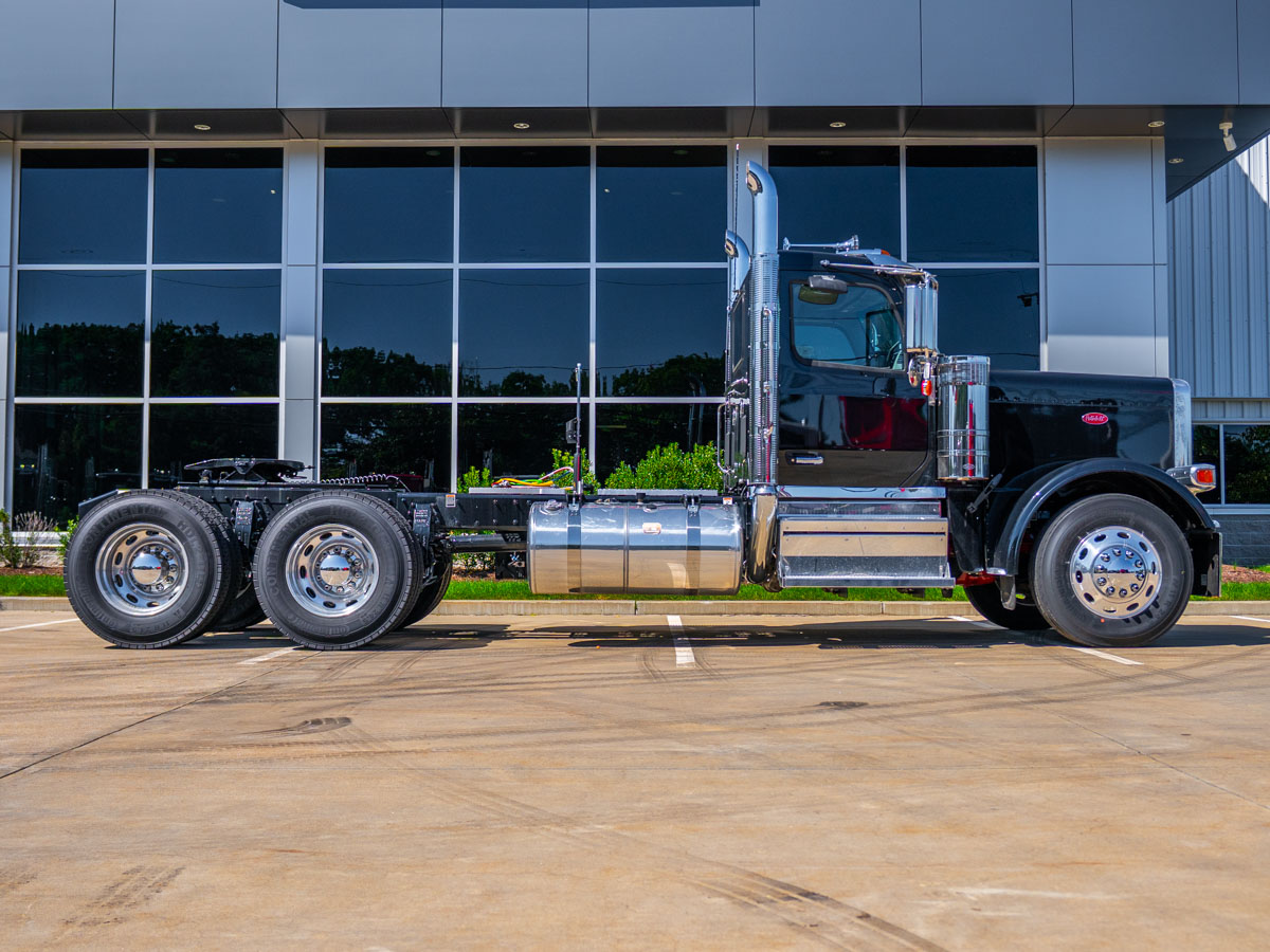 2027 Peterbilt 589 in Plainville, MA — photo 7