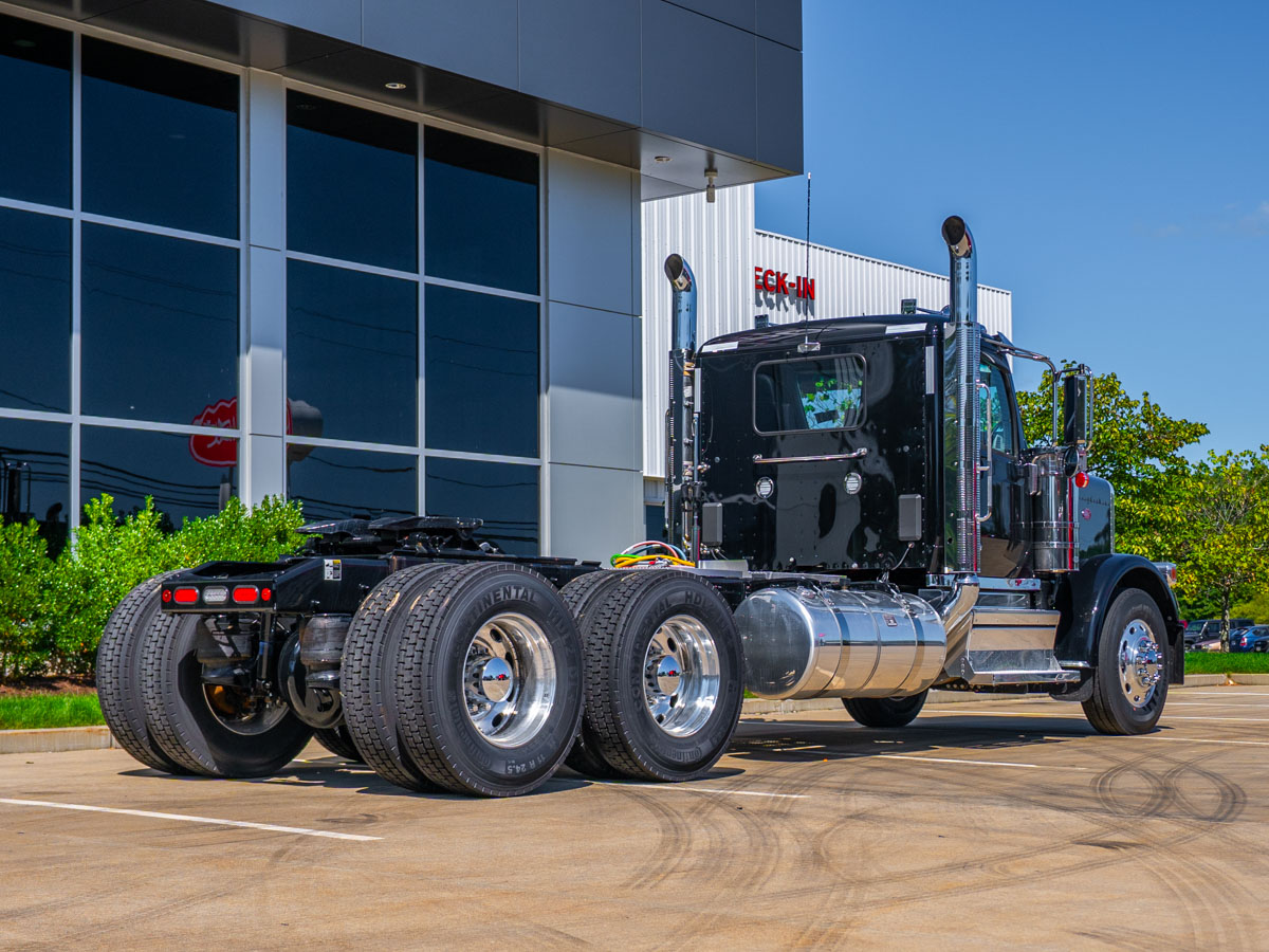 2027 Peterbilt 589 in Plainville, MA — photo 6