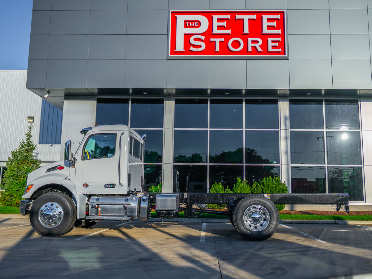 2027 Peterbilt 537 in Plainville, MA — photo 3