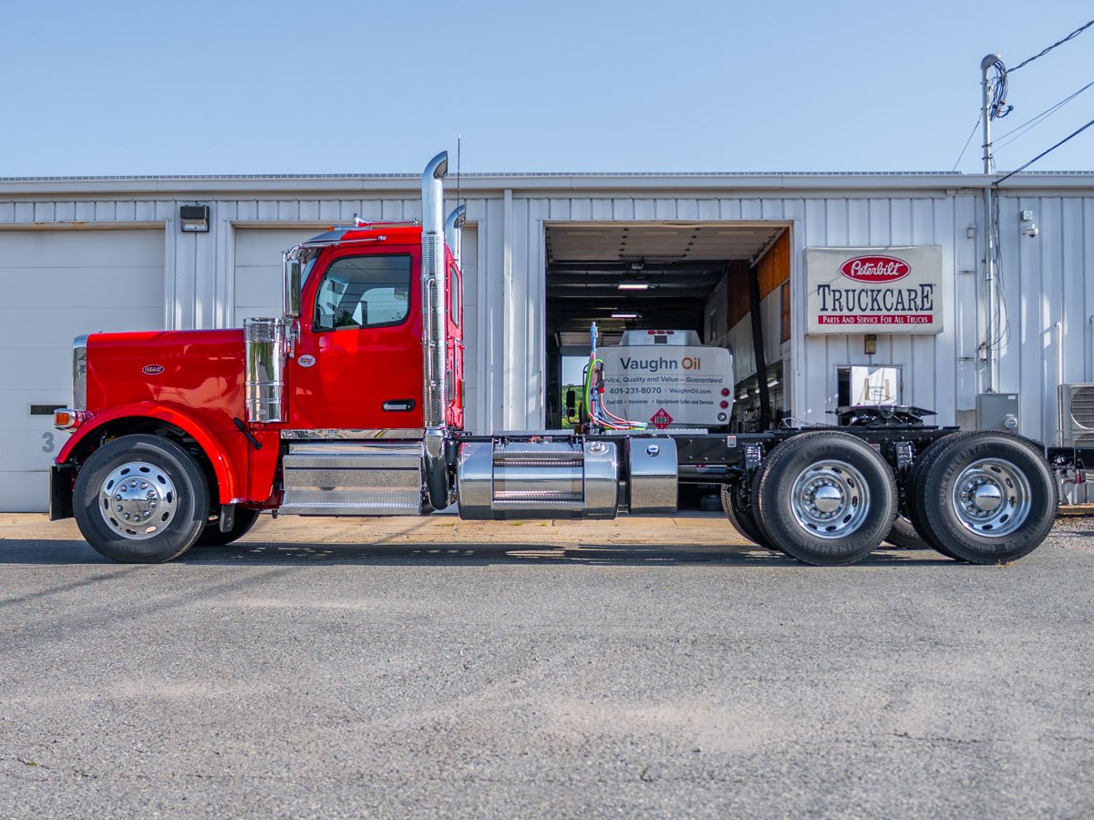 2027 Peterbilt 589 in Johnston, RI — photo 3
