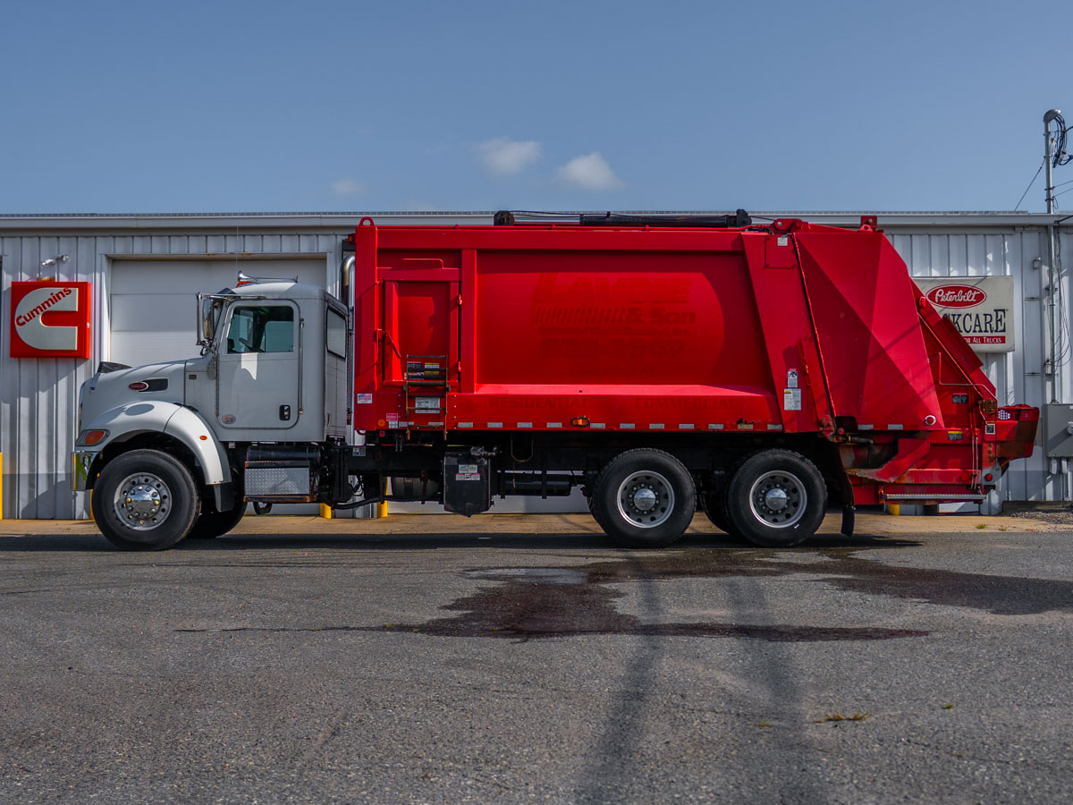 2017 Peterbilt 348 in Johnston, RI — photo 3