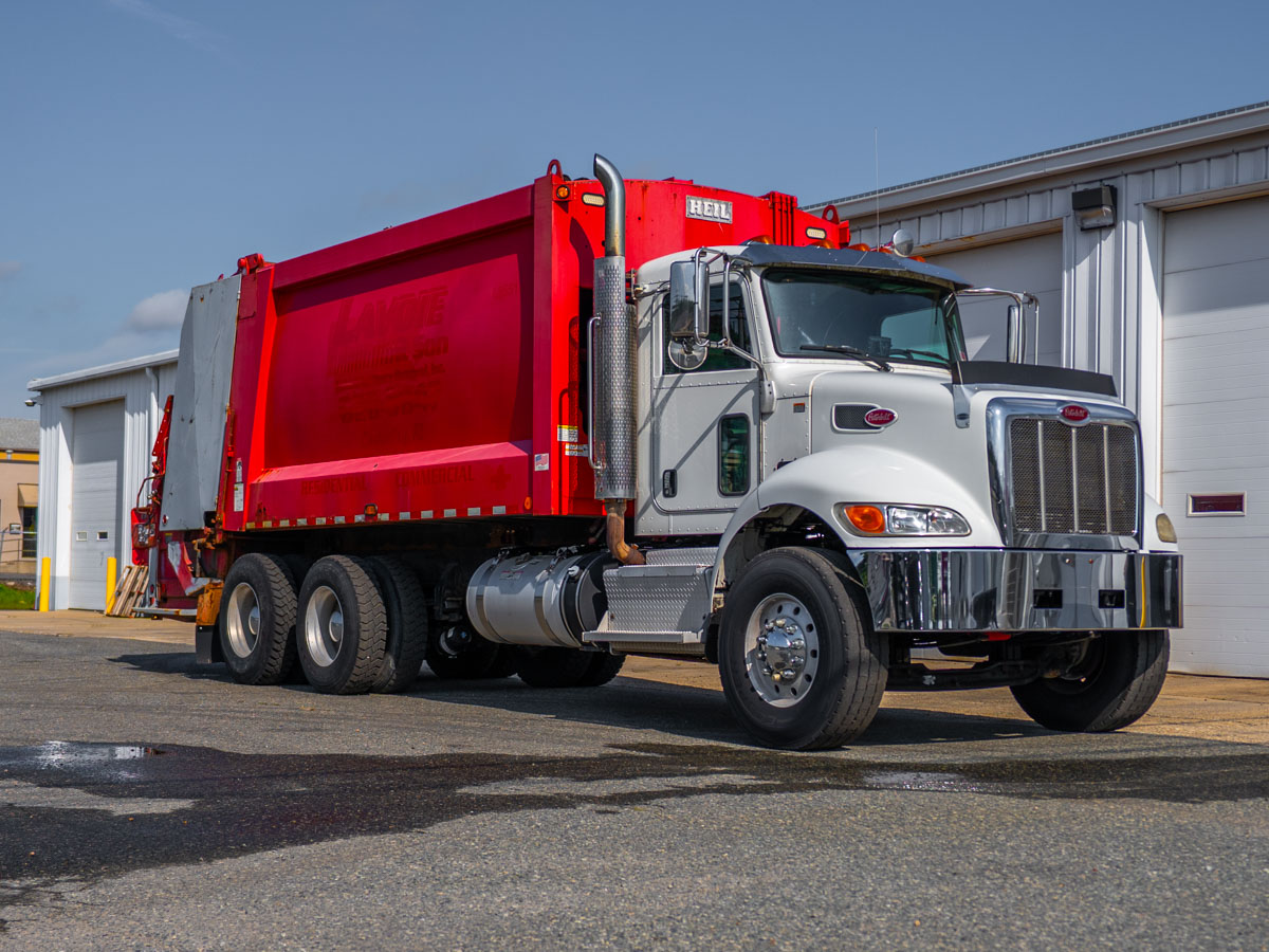 2017 Peterbilt 348 in Johnston, RI — photo 8