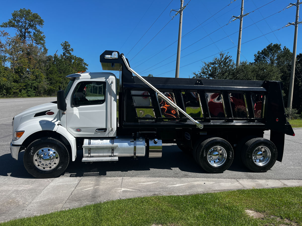 2025 Peterbilt 548