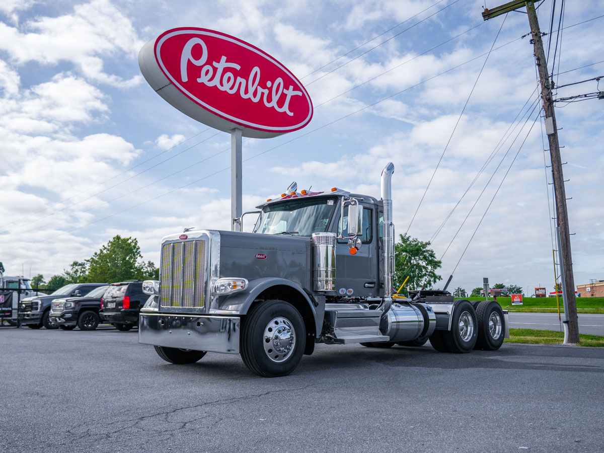 2027 Peterbilt 589