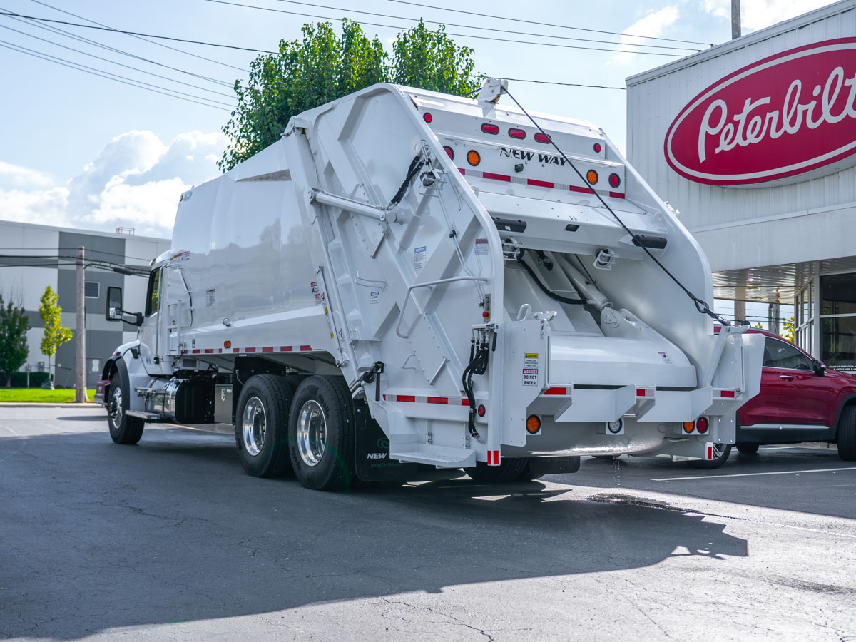 2025 Peterbilt 548 in Baltimore, MD — photo 4