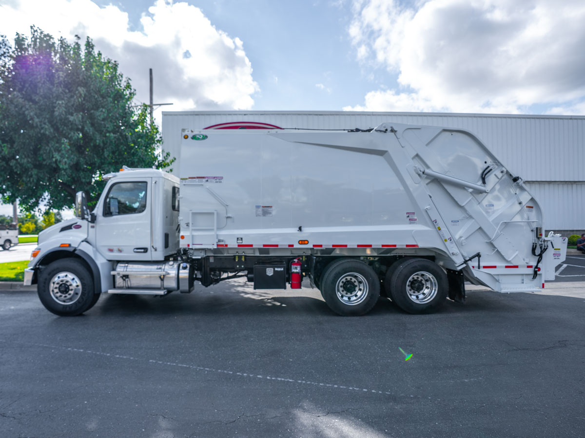 2025 Peterbilt 548 in Baltimore, MD — photo 3