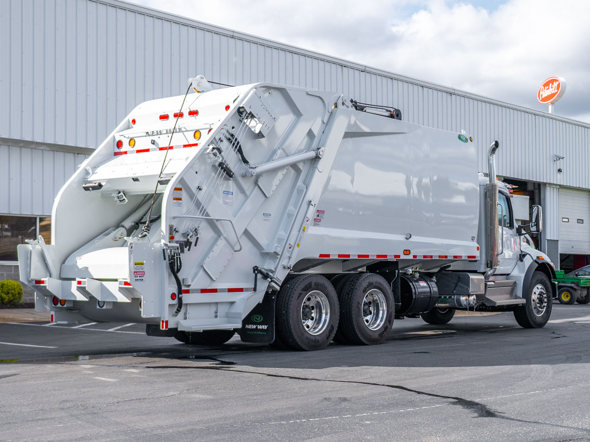 2025 Peterbilt 548 in Baltimore, MD — photo 6