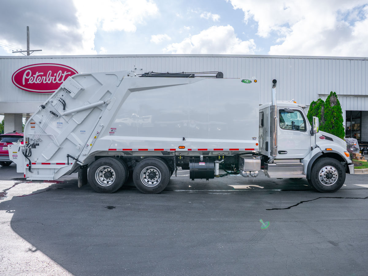 2025 Peterbilt 548 in Baltimore, MD — photo 7
