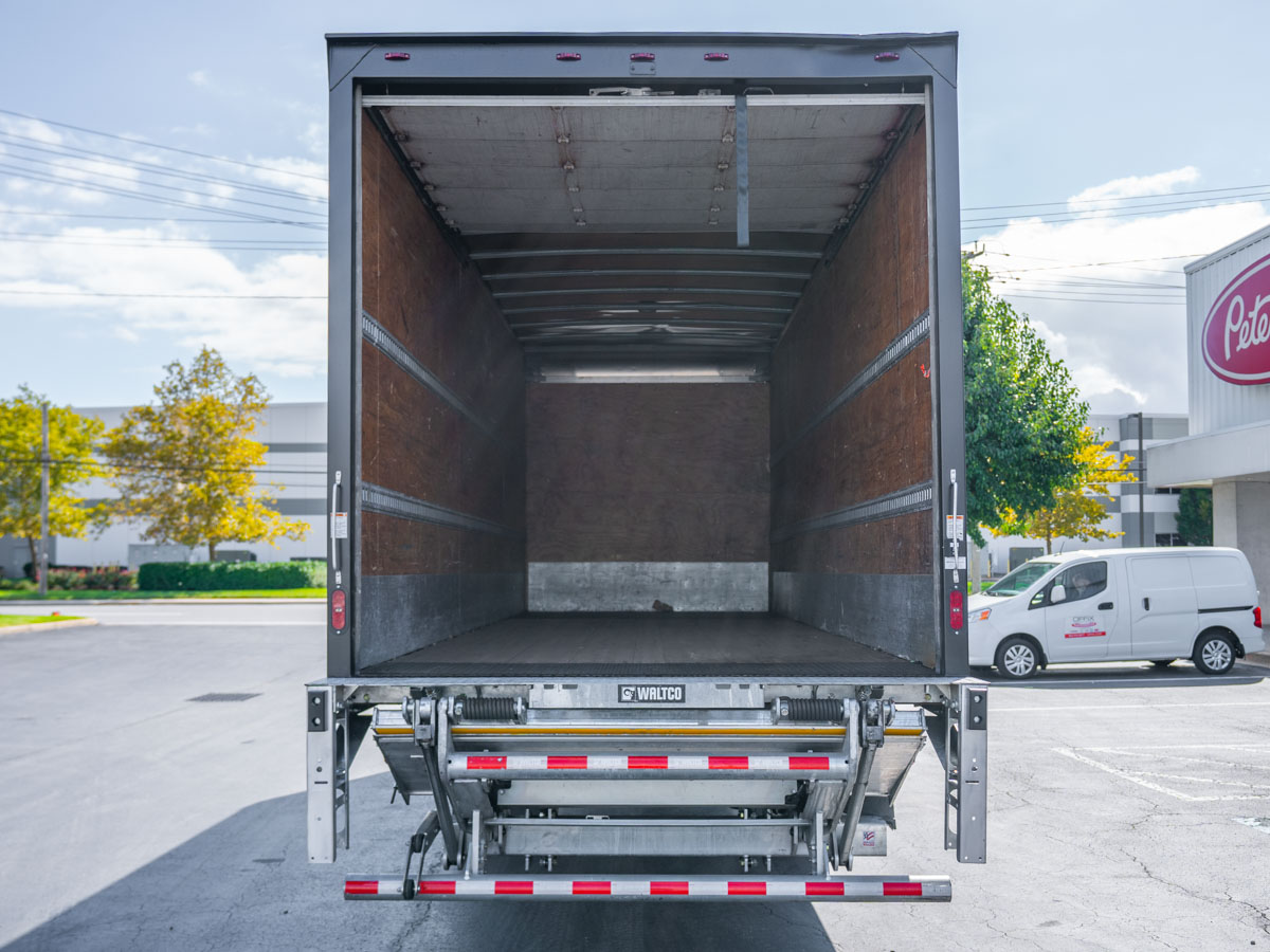 2020 Peterbilt 337 in Baltimore, MD — photo 6