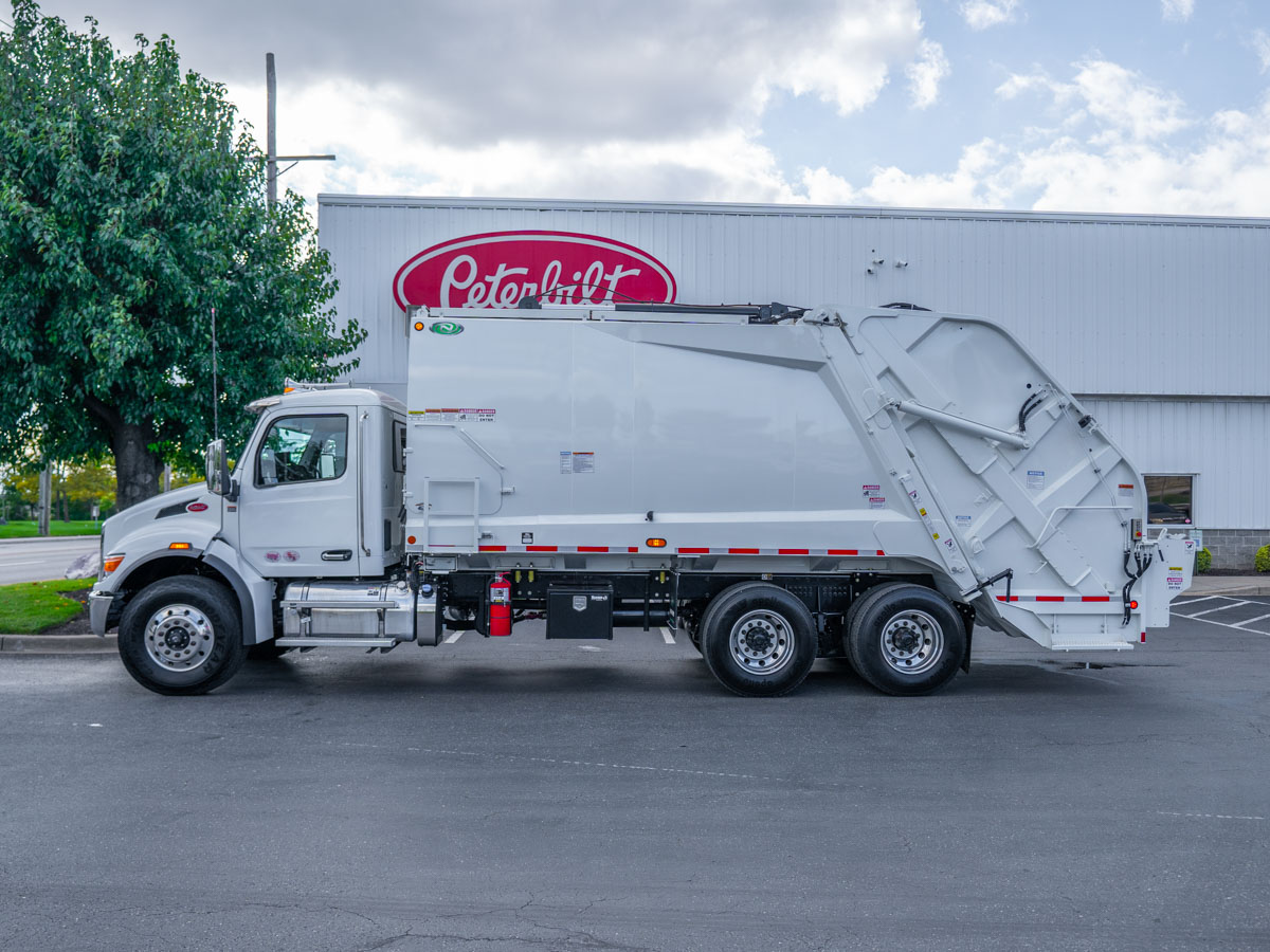 2025 Peterbilt 548 in Baltimore, MD — photo 3