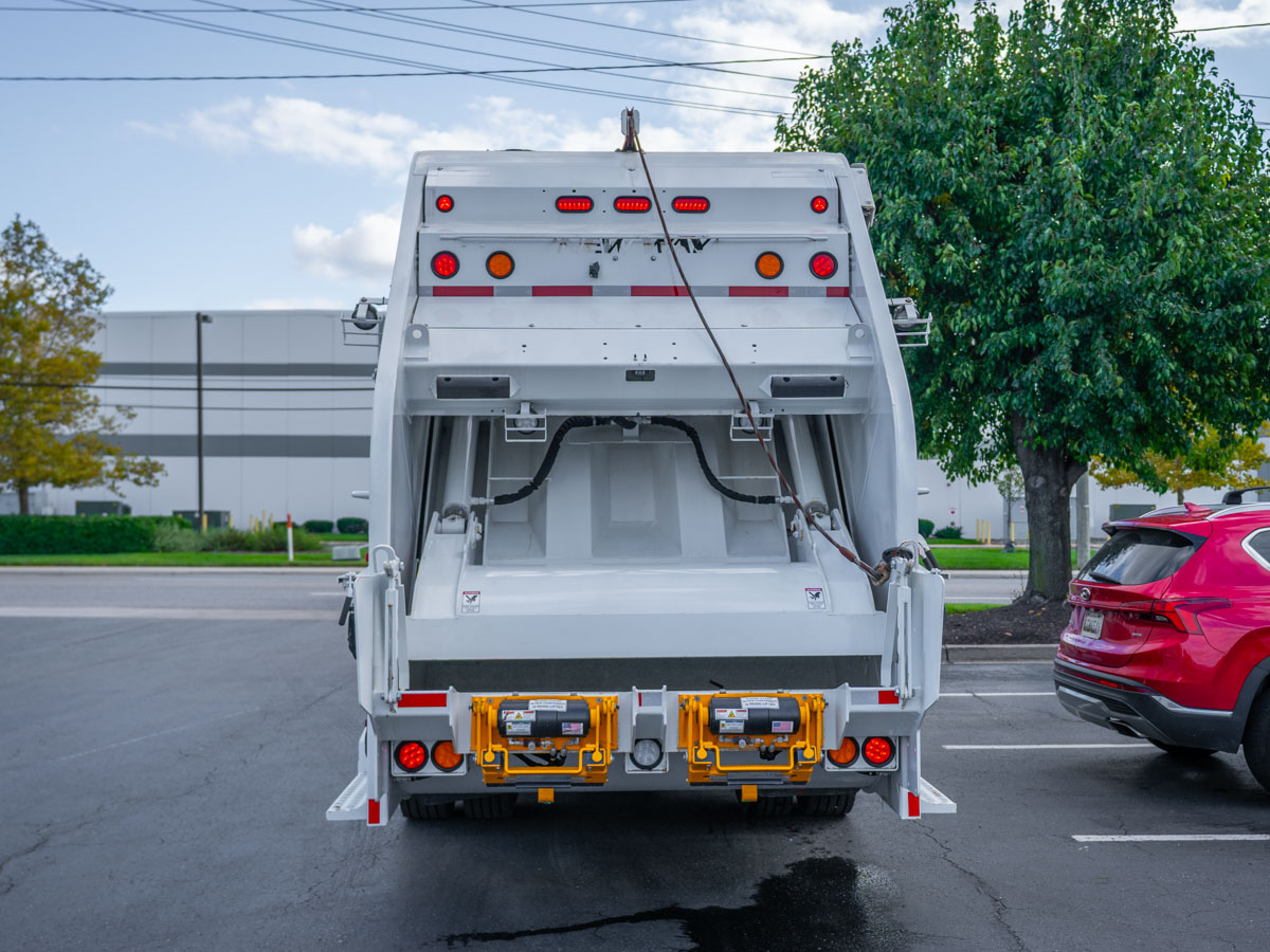 2025 Peterbilt 548 in Baltimore, MD — photo 5