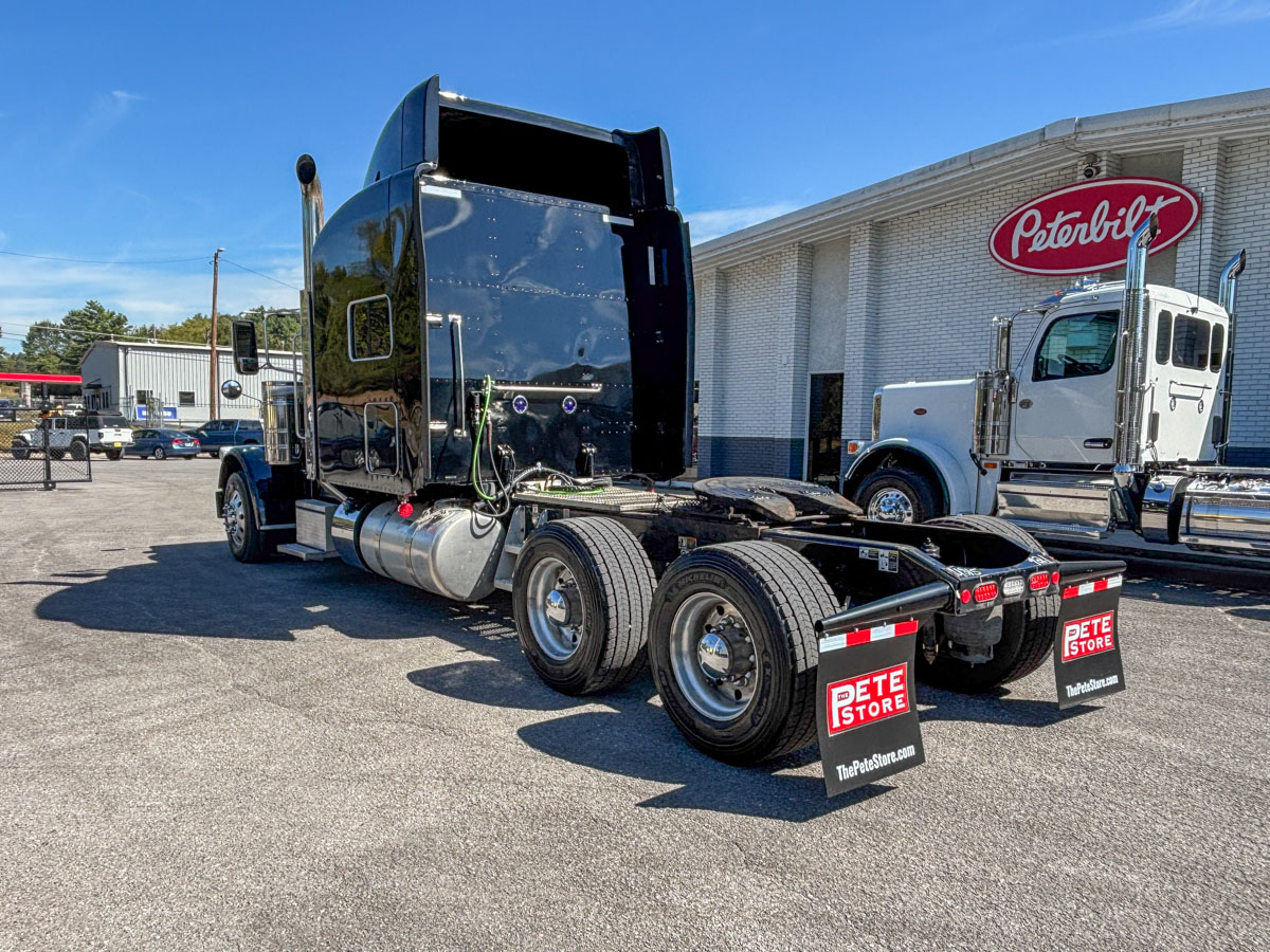 2022 Peterbilt 389 in Knoxville, TN — photo 4
