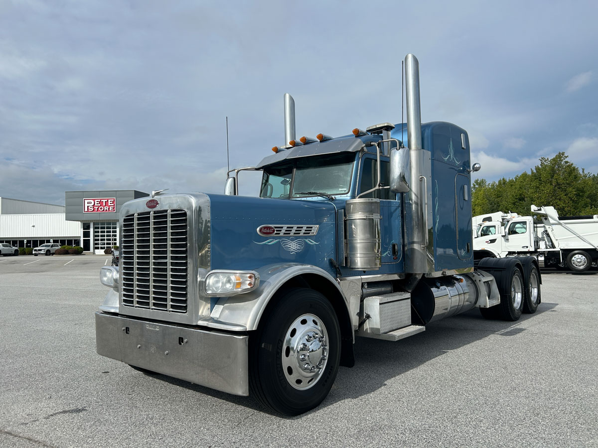 2022 Peterbilt 389 in Duncan, SC — photo 2