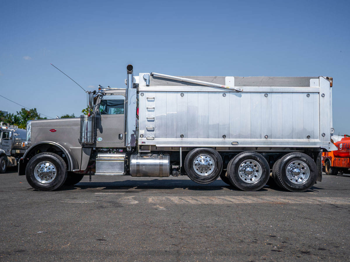 2022 Peterbilt 389 in Landover, MD — photo 3