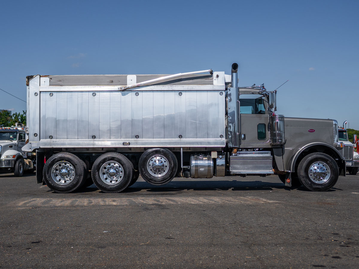 2022 Peterbilt 389 in Landover, MD — photo 8