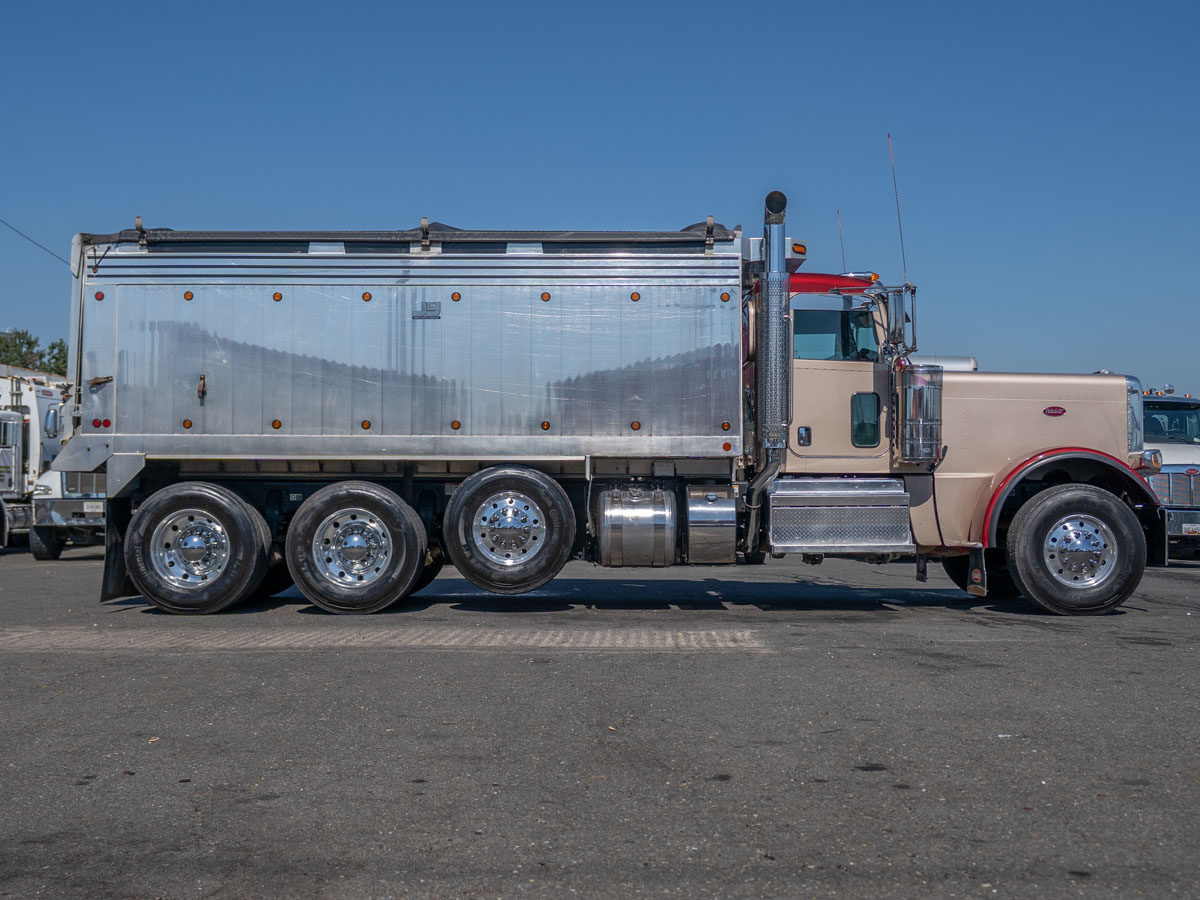 2022 Peterbilt 389 in Landover, MD — photo 7