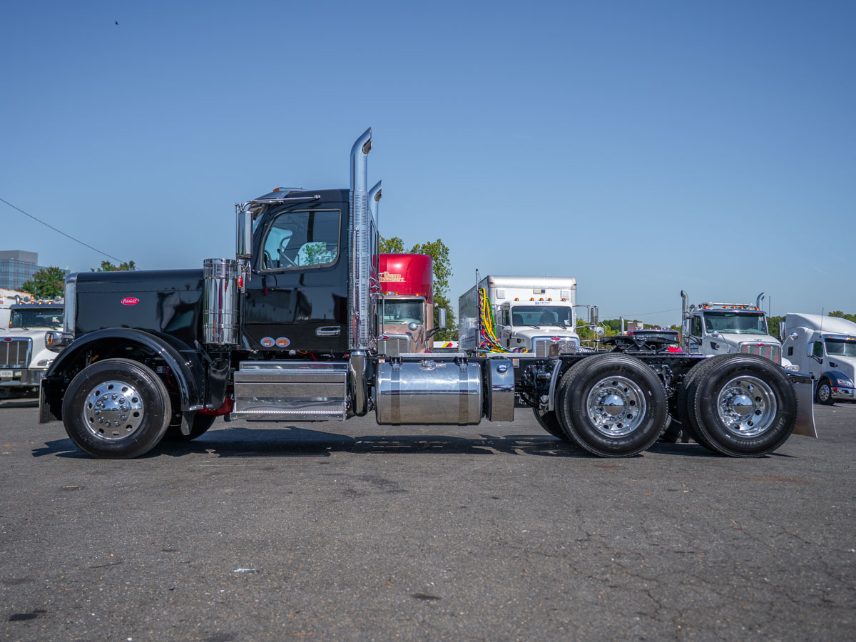 2027 Peterbilt 589 in Baltimore, MD — photo 3