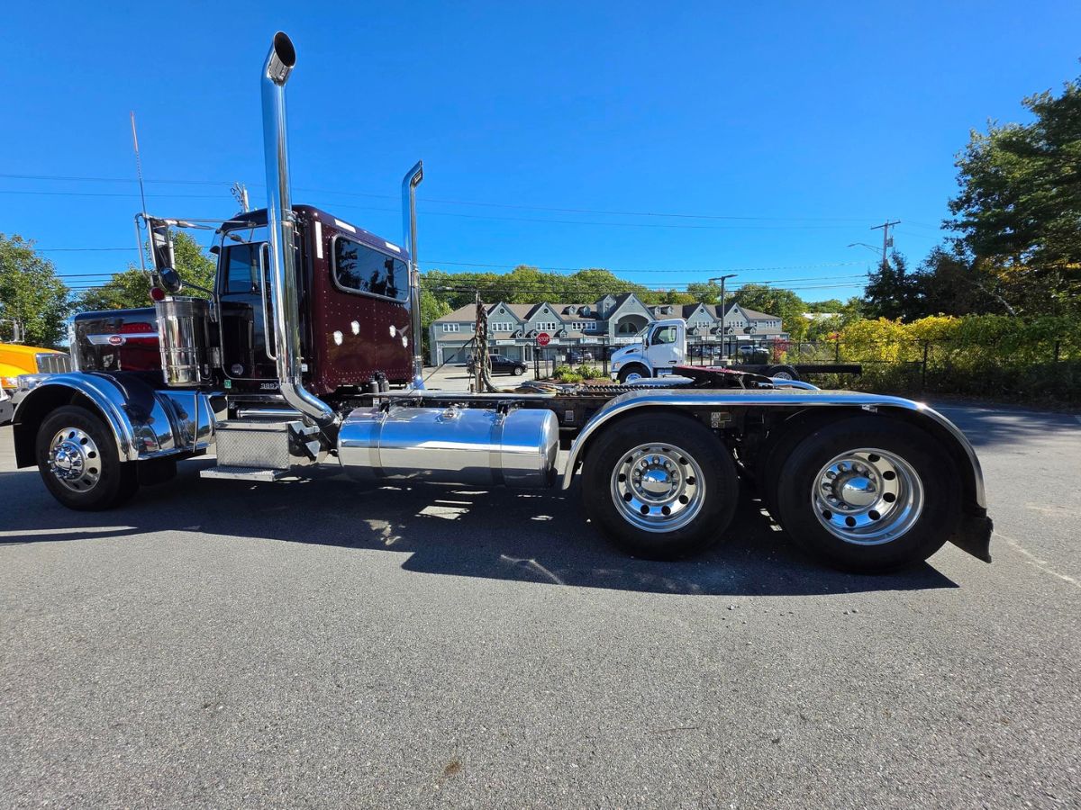 2024 Peterbilt 389 in Plainville, MA — photo 7
