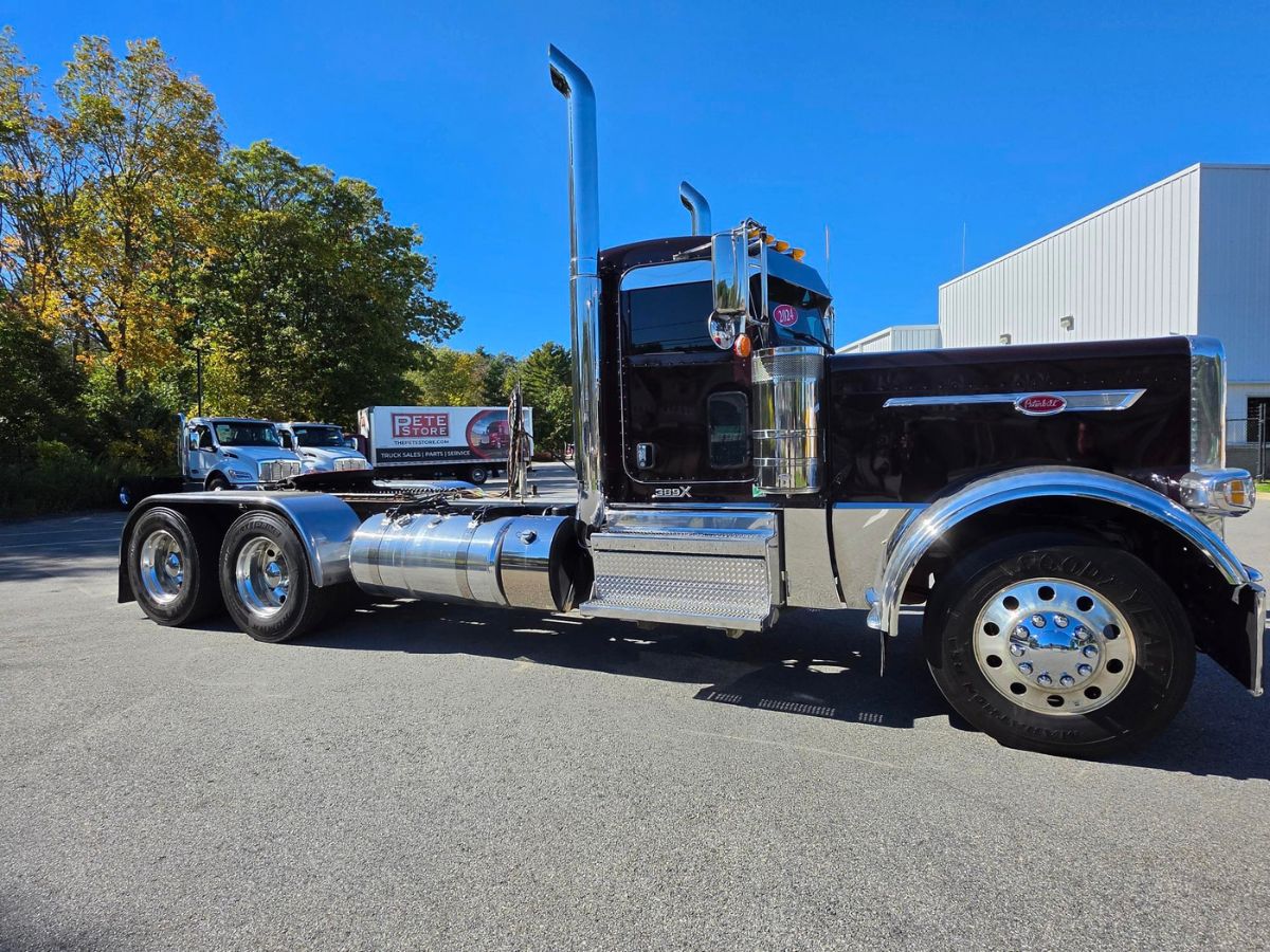 2024 Peterbilt 389 in Plainville, MA — photo 8