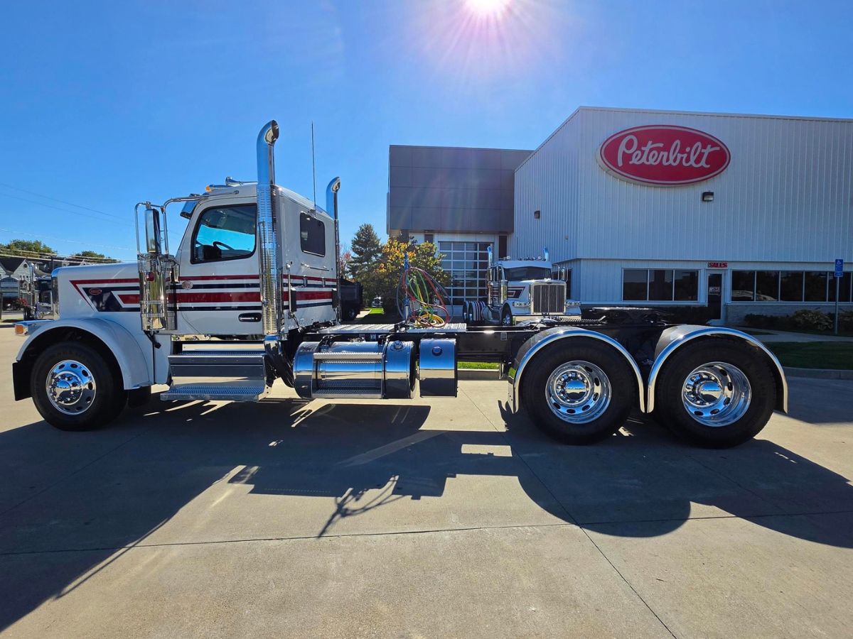 2027 Peterbilt 589 in Plainville, MA — photo 6