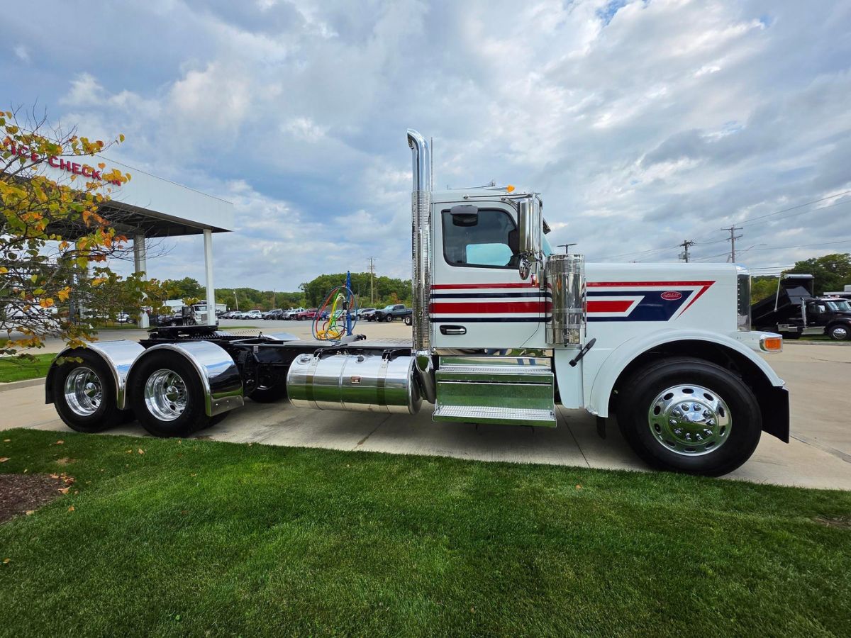 2027 Peterbilt 589 in Plainville, MA — photo 7