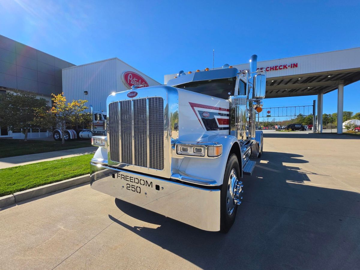 2027 Peterbilt 589