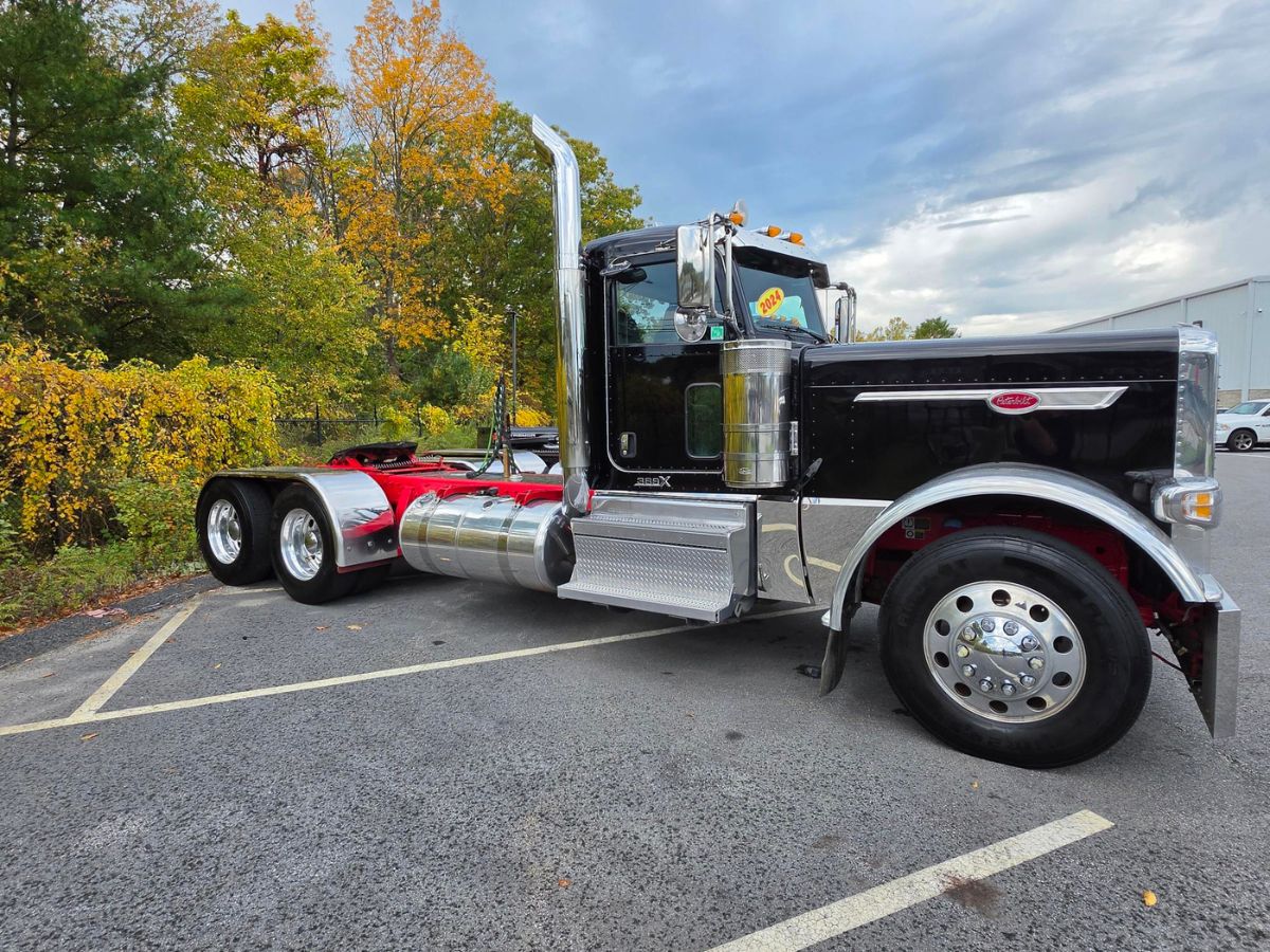 2024 Peterbilt in Plainville, MA — photo 8