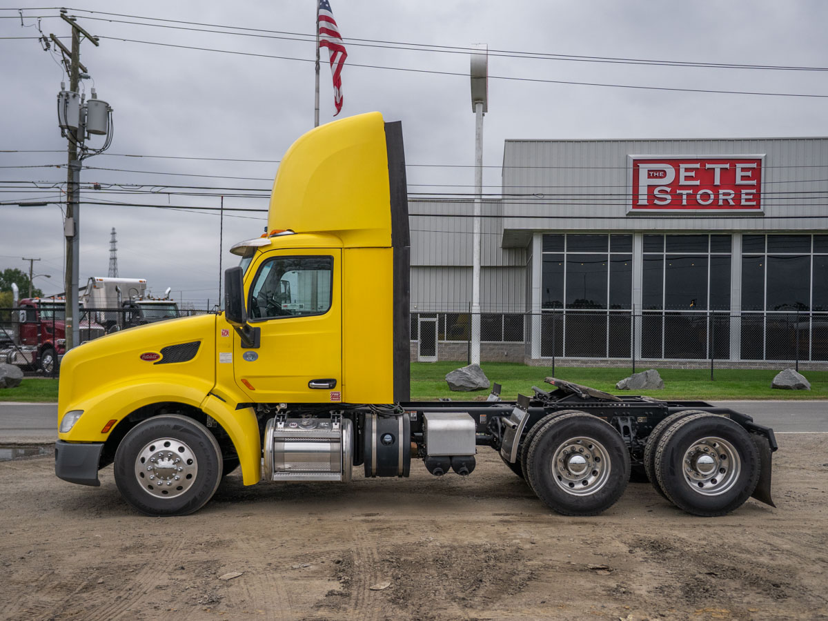 2021 Peterbilt 579 in Richmond, VA — photo 3