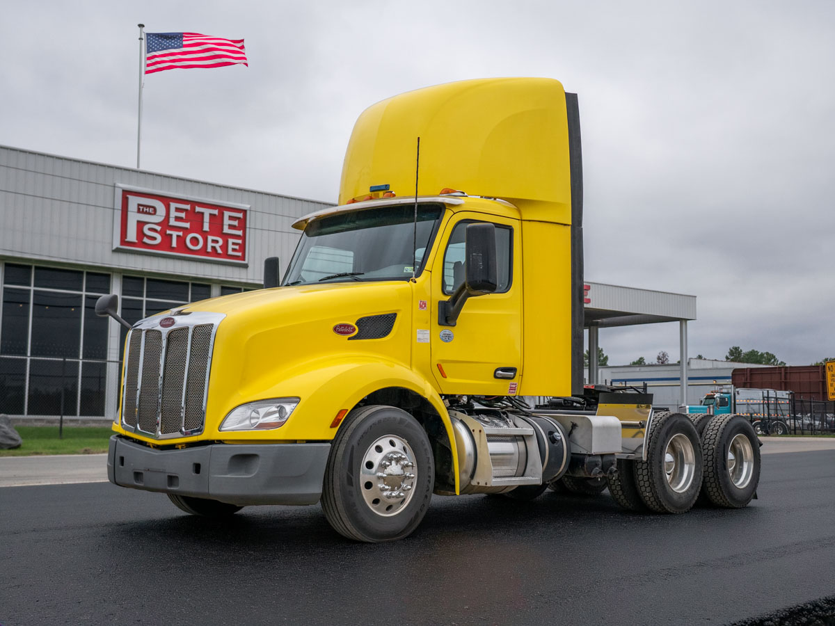 2021 Peterbilt 579 in Richmond, VA — photo 2