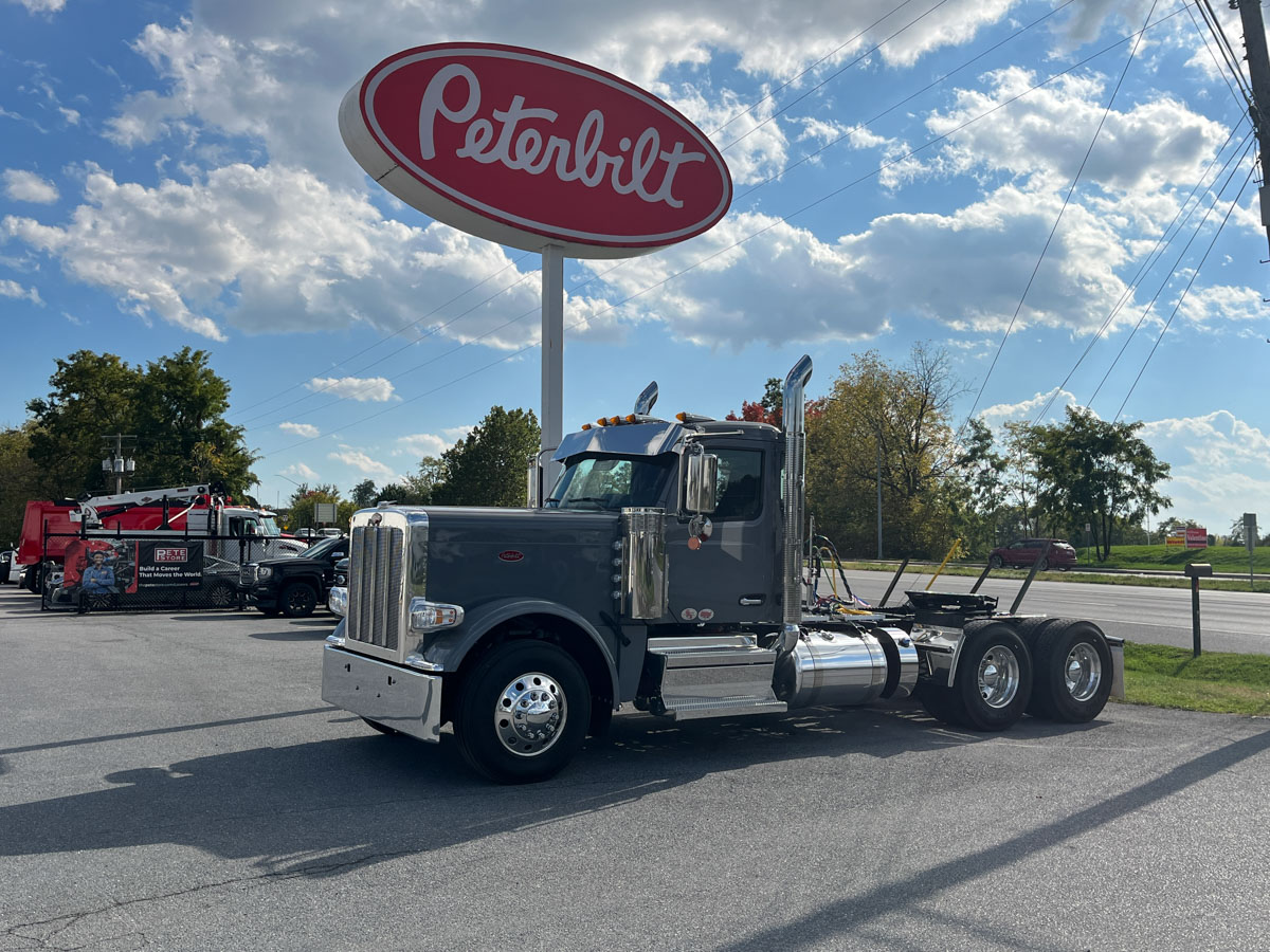 2027 Peterbilt 589